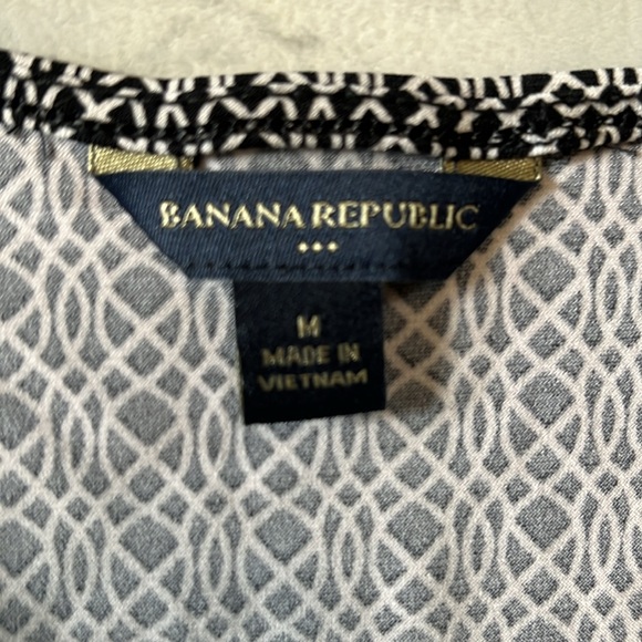 Banana republic  Blouse  sleeveless  silky  soft stretchy   Black/gray    size M - Picture 7 of 8